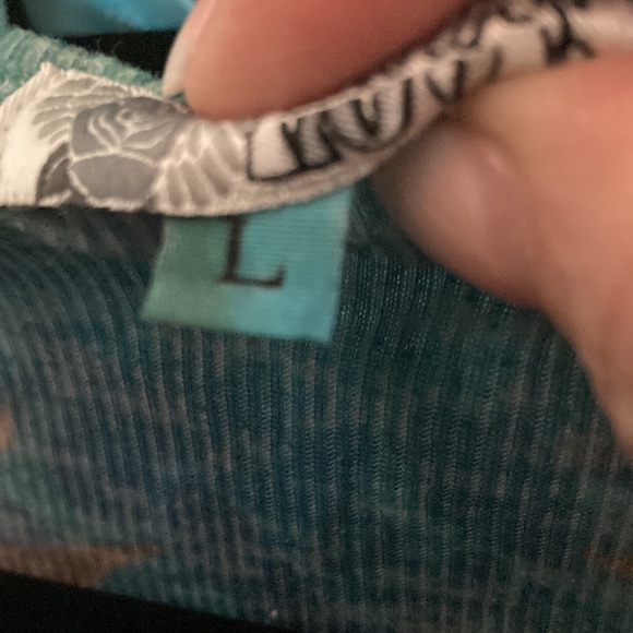 Gorgeous long sleeve T-shirt. - Picture 9 of 9